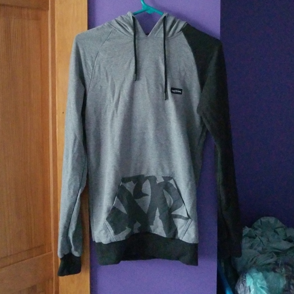 Light weight pullover hoodie